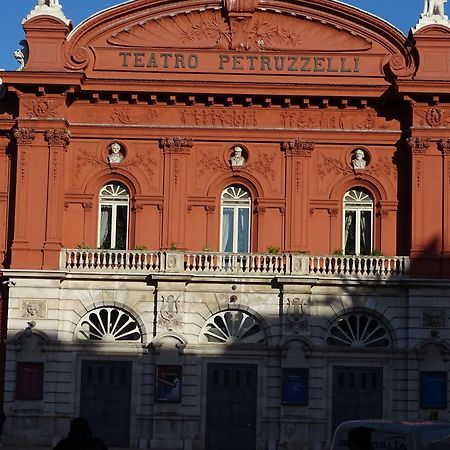 Al Teatro Rooms Барі Екстер'єр фото