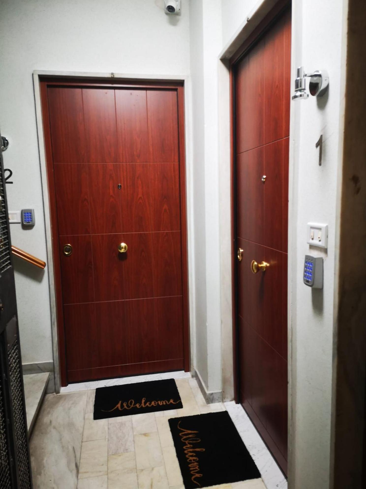 Al Teatro Rooms Барі Екстер'єр фото