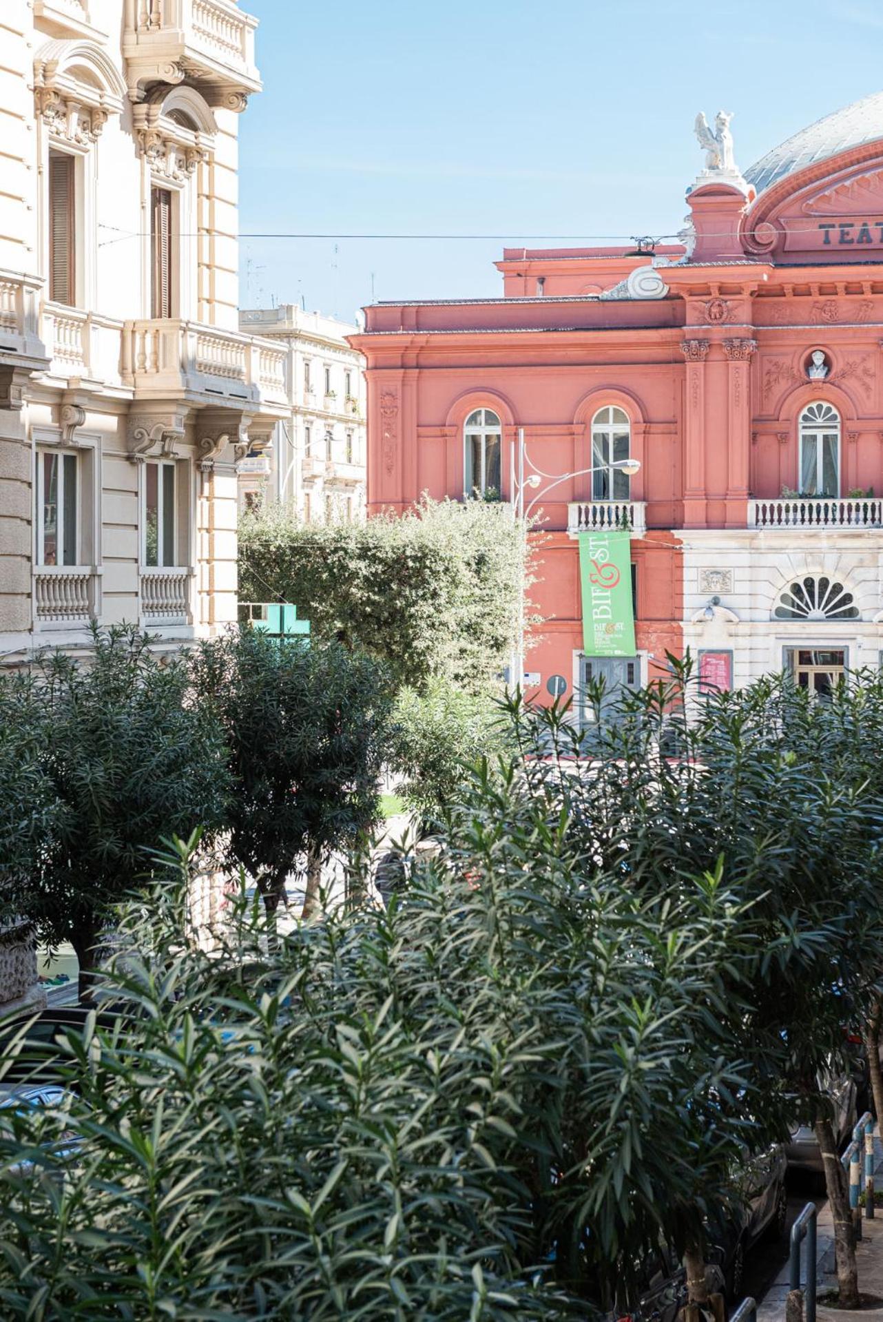 Al Teatro Rooms Барі Екстер'єр фото