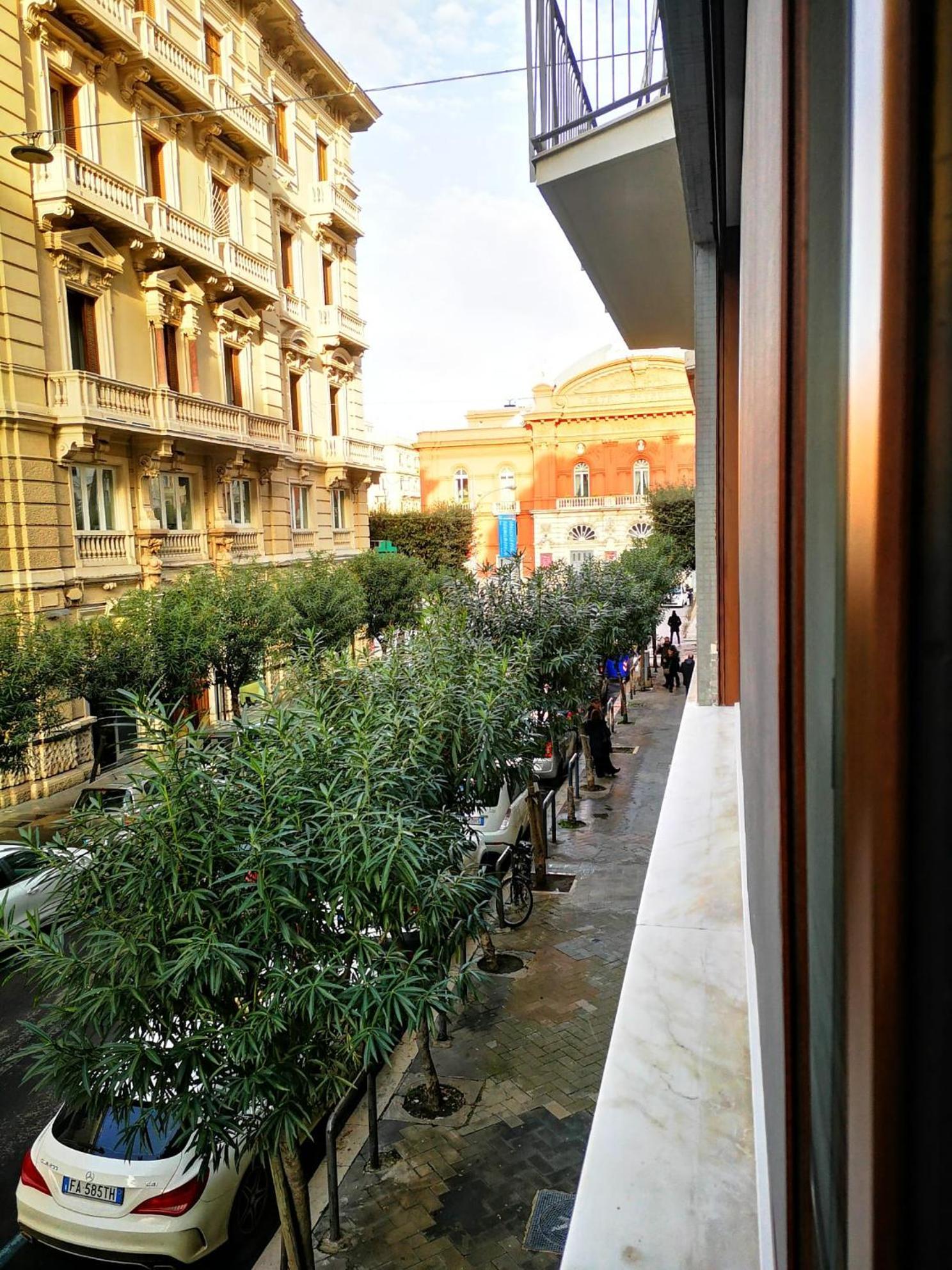 Al Teatro Rooms Барі Екстер'єр фото