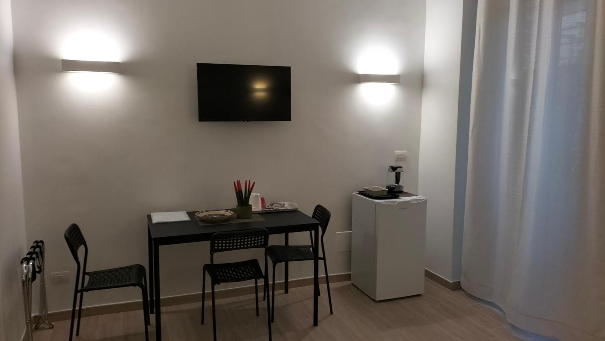 Al Teatro Rooms Барі Екстер'єр фото